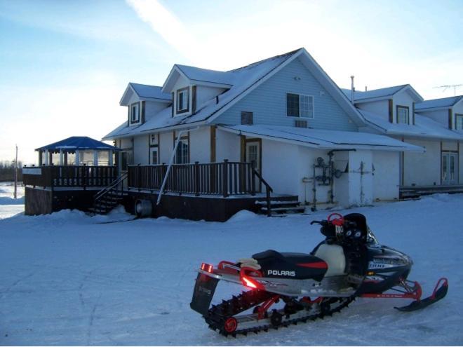 North Adventure Inn Cochrane Εξωτερικό φωτογραφία