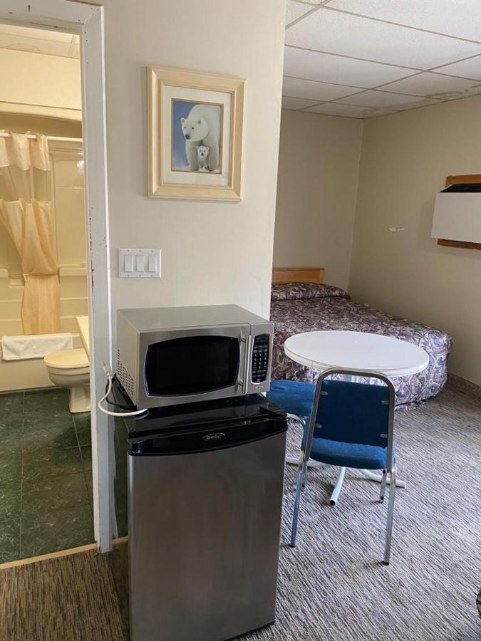 North Adventure Inn Cochrane Εξωτερικό φωτογραφία