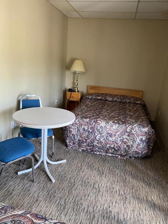 North Adventure Inn Cochrane Εξωτερικό φωτογραφία