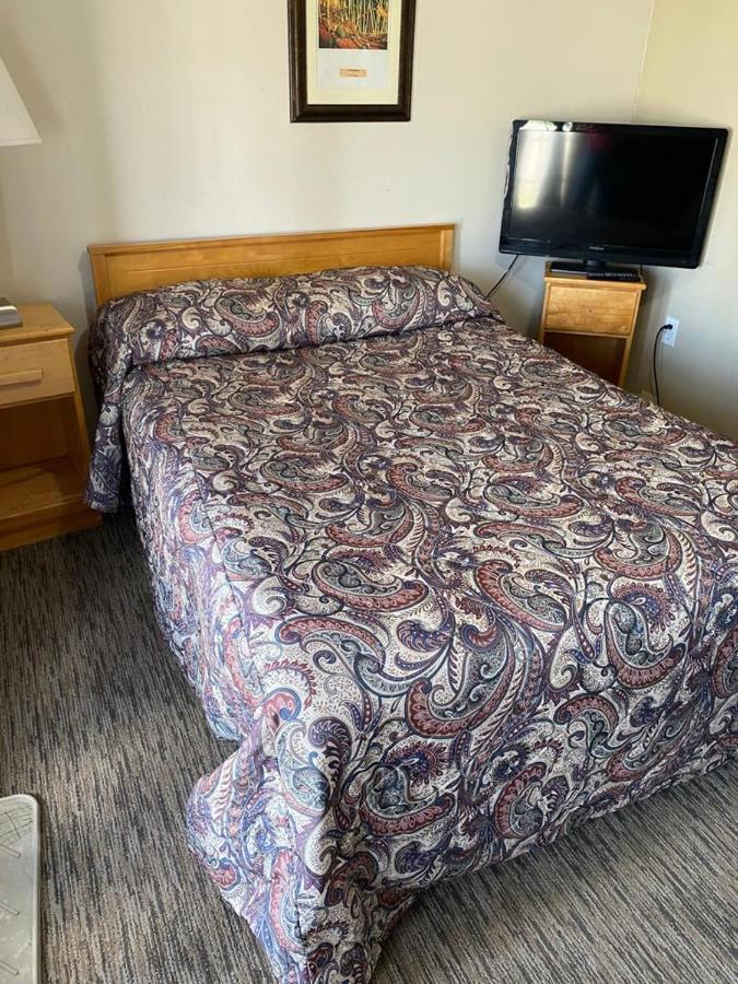 North Adventure Inn Cochrane Εξωτερικό φωτογραφία