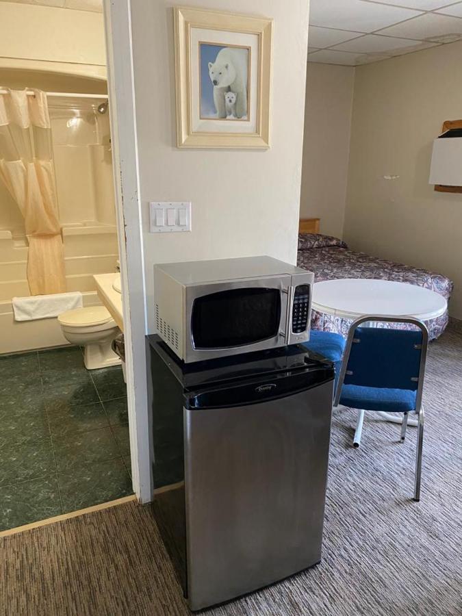 North Adventure Inn Cochrane Εξωτερικό φωτογραφία