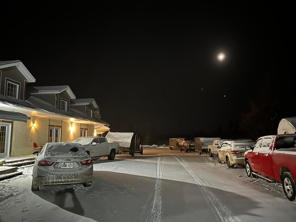 North Adventure Inn Cochrane Εξωτερικό φωτογραφία
