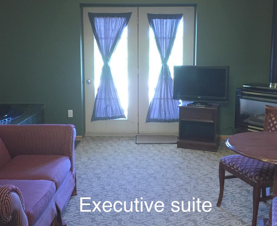 North Adventure Inn Cochrane Εξωτερικό φωτογραφία